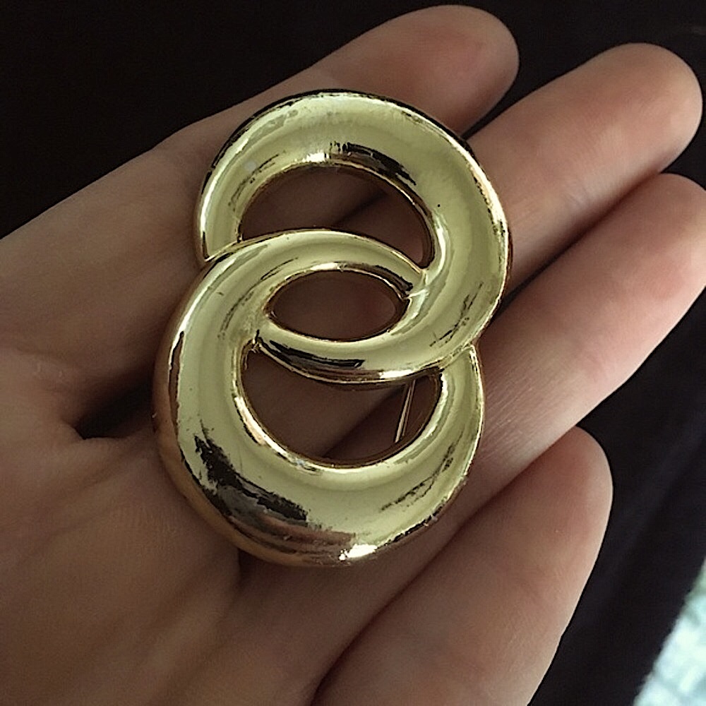 Vintage Gold Tone Brooch Pin - Picture 6 of 8